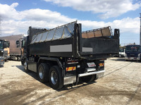 ISUZU Giga Dump KC-CXZ81K2D 2000 382,925km_4