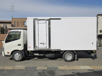 HINO Dutro Refrigerator & Freezer Truck TKG-XZU710M 2013 197,256km_5