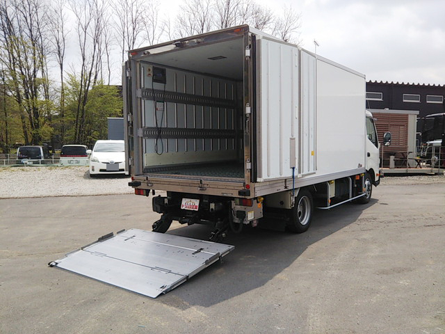 Dutro Refrigerator & Freezer Truck_2