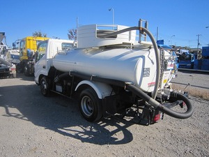 Dutro Vacuum Truck_2