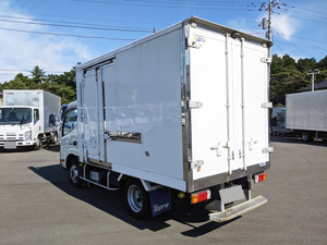 Dutro Refrigerator & Freezer Truck_2