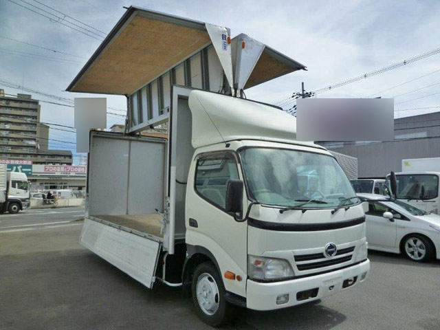 HINO Dutro Aluminum Wing BKG-XZU414M 2010 300,000km