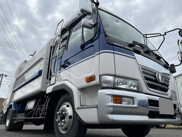 UD TRUCKS Condor Garbage Truck PB-MK36A 2004 126,000km