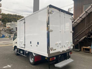 Dutro Refrigerator & Freezer Truck_2