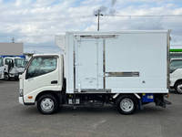 HINO Dutro Refrigerator & Freezer Truck TKG-XZC605M 2017 92,000km_4