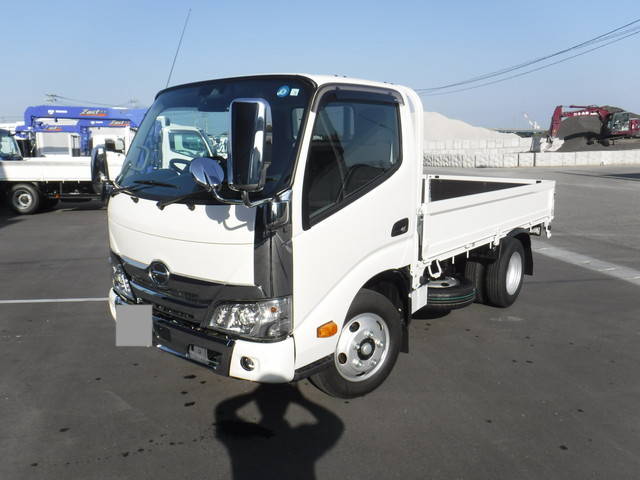 HINO Dutro Flat Body 2RG-XZU605M 2023 249km_1
