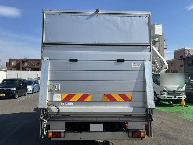 Elf Truck (With 6 Steps Of Cranes)_2