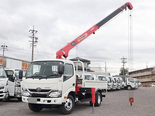 TOYOTA Dyna Truck (With 4 Steps Of Cranes) TKG-XZU650 2017 61,400km