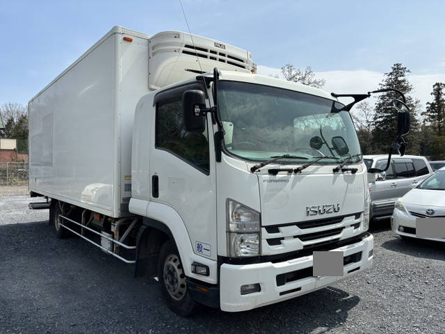 ISUZU Forward Refrigerator & Freezer Truck TKG-FRR90T2 2015 927,144km