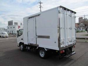 Dutro Refrigerator & Freezer Truck_2