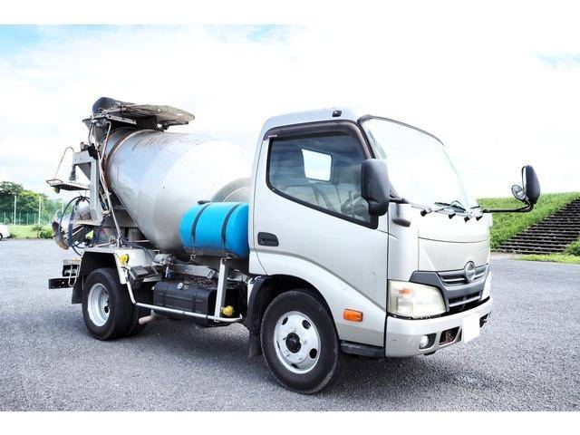 HINO Dutro Mixer Truck TKG-XZU600E 2013 176,000km