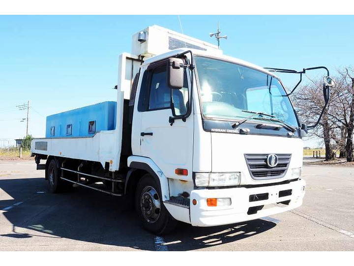 UD TRUCKS Condor Live Fish Carrier Truck BDG-MK36C 2007 211,568km