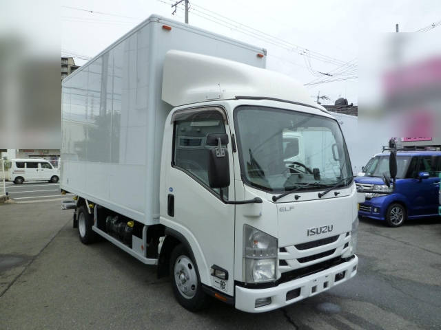 ISUZU Elf Panel Van TRG-NLR85AN 2016 258,794km