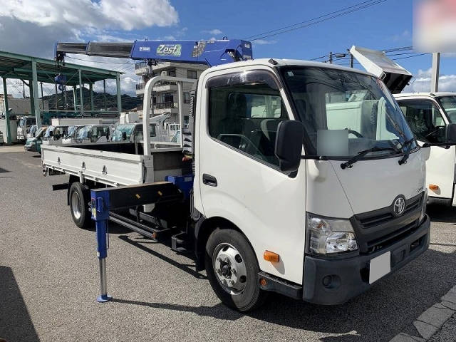 TOYOTA Dyna Truck (With 3 Steps Of Cranes) TDG-XZU722 2018 140,000km