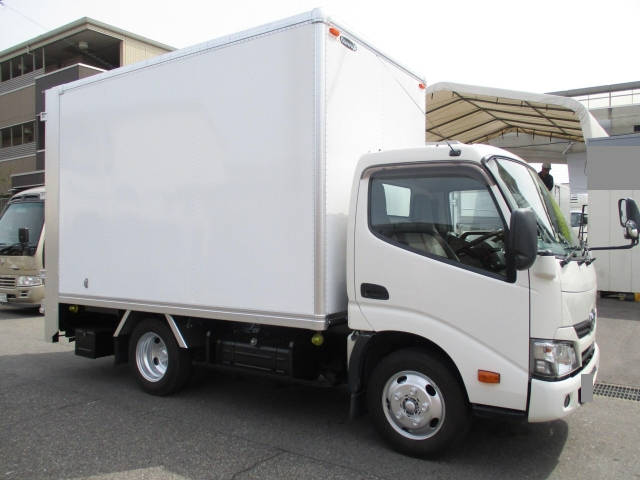 TOYOTA Dyna Panel Van TPG-XZU605 2017 155,000km