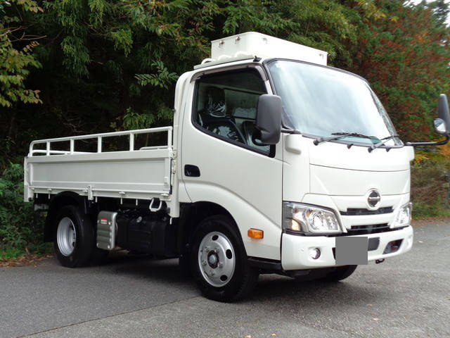 HINO Dutro Flat Body 2RG-XZU605M 2022 56,700km