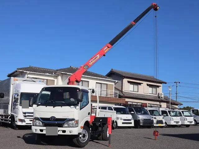 TOYOTA Dyna Truck (With 3 Steps Of Cranes) TKG-XZU640 2015 111,570km