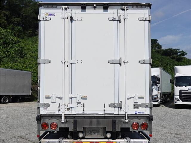 Forward Refrigerator & Freezer Truck_2
