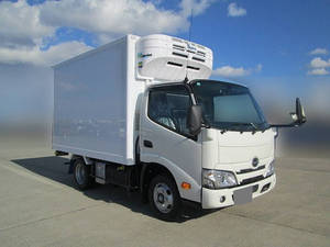 Dutro Refrigerator & Freezer Truck_1