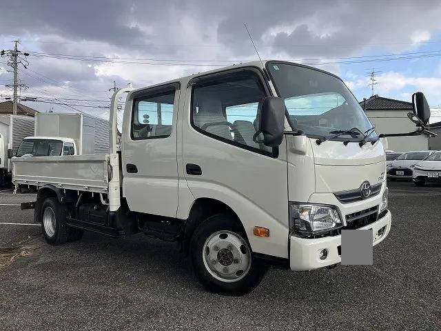 TOYOTA Dyna Double Cab TKG-XZU695 2016 27,223km