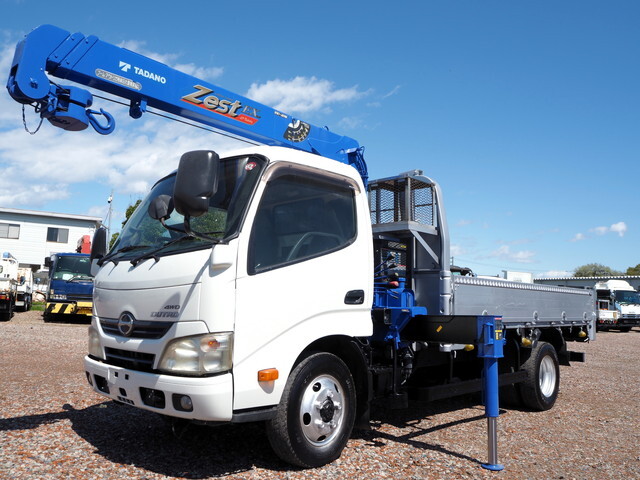 Dutro Truck (With 3 Steps Of Cranes)_1