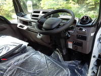 MITSUBISHI FUSO Canter Double Cab 2RG-FBA20 2025 190km_17
