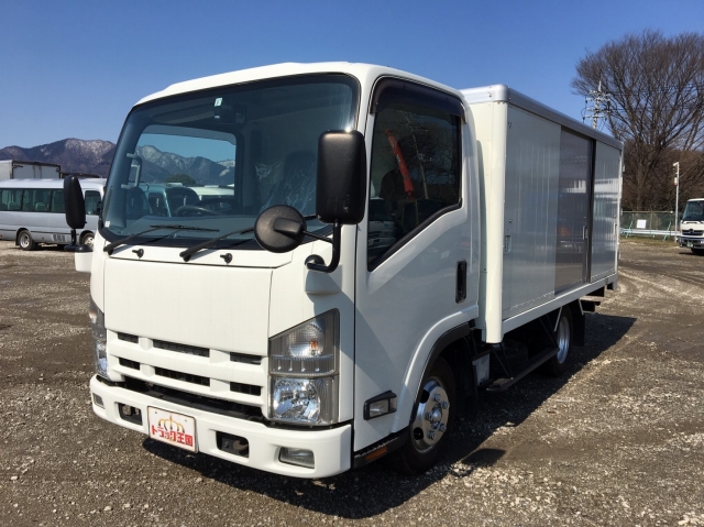 ISUZU Elf Bottle Van SKG-NLR85AN 2011 94,197km