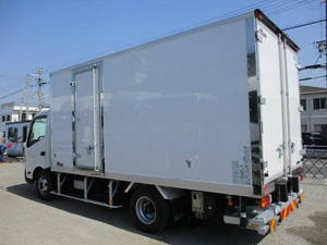 Dutro Refrigerator & Freezer Truck_2