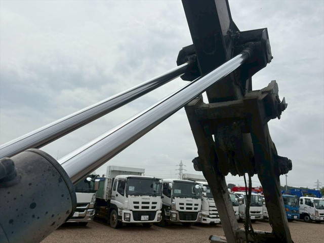 Japanese Used ISUZUGiga Container Carrier Truck PDG-CYZ77Q8
