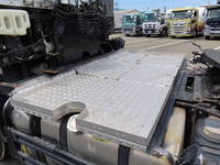 ISUZU Giga Trailer Head QKG-EXD52AD 2016 332,500km_24