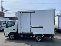 HINO Dutro Refrigerator & Freezer Truck TKG-XZC605M 2017 120,000km_5