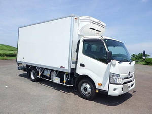 Dutro Refrigerator & Freezer Truck_1