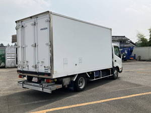 Dutro Refrigerator & Freezer Truck_2