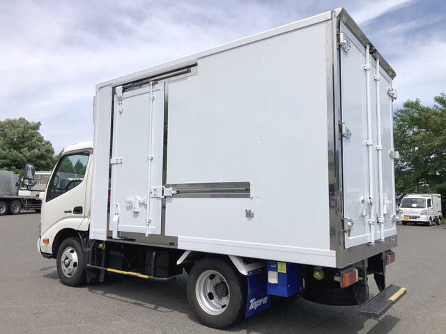 Dutro Refrigerator & Freezer Truck_2
