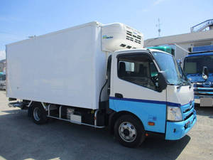 Dutro Refrigerator & Freezer Truck_1