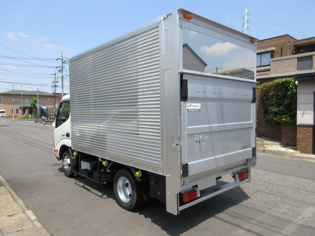 Dutro Panel Van_2