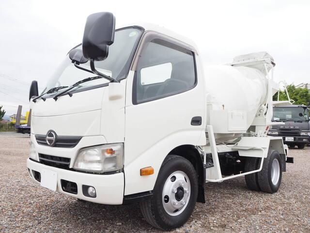 Dutro Mixer Truck_1