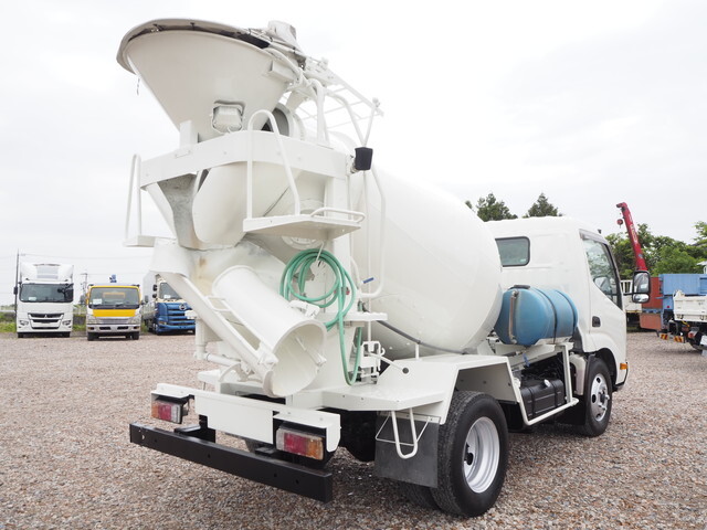 Dutro Mixer Truck_2