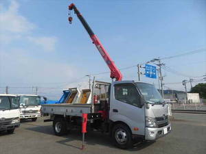 Dutro Truck (With 4 Steps Of Cranes)_1