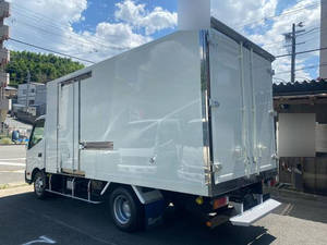 Dutro Refrigerator & Freezer Truck_2