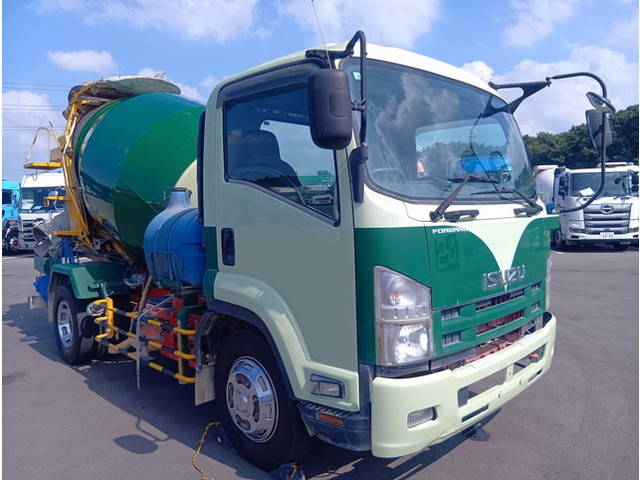 ISUZU Forward Mixer Truck LKG-FTR90S2 2010 257,716km