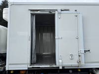 ISUZU Forward Refrigerator & Freezer Truck 2RG-FRR90T2 2018 368,468km_8
