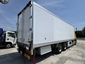 Giga Refrigerator & Freezer Truck_2