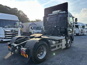Giga Trailer Head_2
