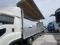 ISUZU Giga Aluminum Wing QPG-CYJ77B 2016 810,000km_10