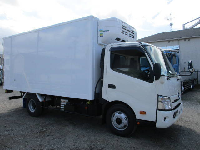HINO Dutro Refrigerator & Freezer Truck 2KG-XZU712M 2025 253km