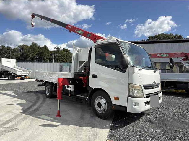 Dutro Truck (With 4 Steps Of Cranes)_1