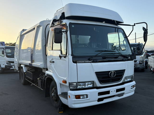 UD TRUCKS Condor Garbage Truck BDG-MK36C 2008 381,345km