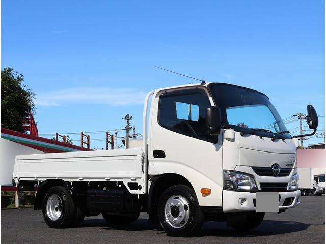 HINO Dutro Flat Body TPG-XZU605M 2017 80,695km