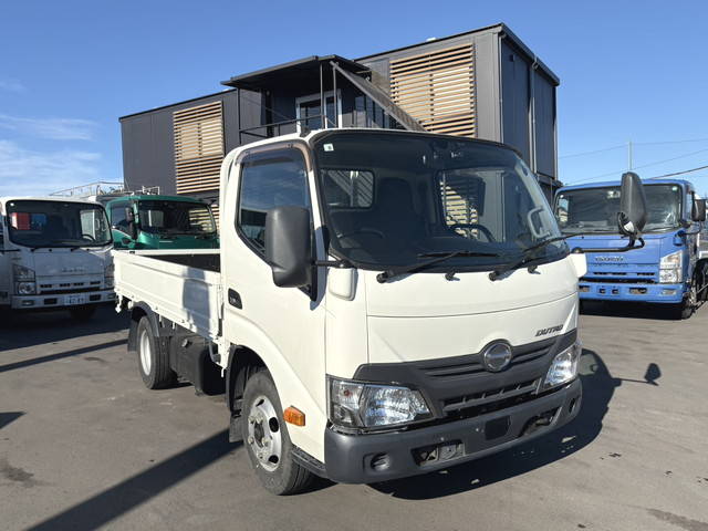 HINO Dutro Flat Body TPG-XZU605M 2017 72,436km